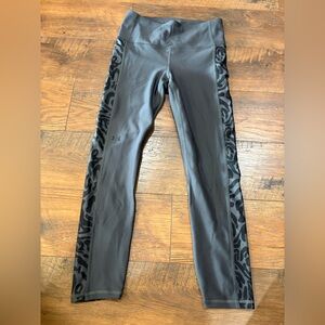 Under Armour Charcoal Leggings with camo small